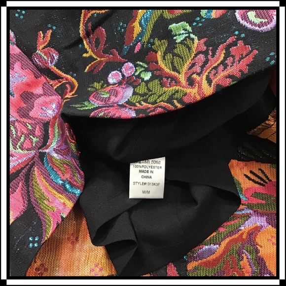 English Rose Metallic Floral Knit Mini Skirt NEW - Size Medium - Picture 7 of 9